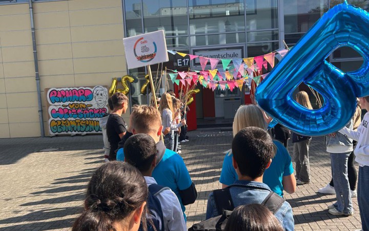 Mit Mut, Wünschen und bunten Wimpeln ins neue Schulabenteuer
