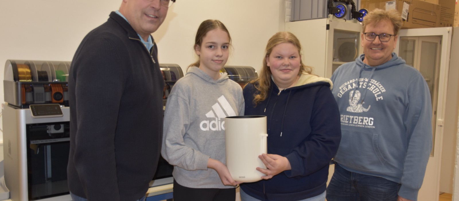 Schülerinnen und Schüler unterstützen Unternehmer